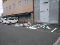 Medium_019 裏駐車場（車いす用）